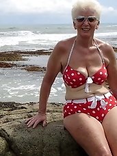 Unbelievable dames are spreading their lips on photo