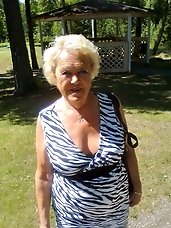 Pretty looking experienced mistress on xxx gallery