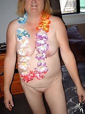 Granny gets dominoes pizza in tge nude