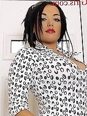 Old English housewife gets her pussy railed by a hung dude